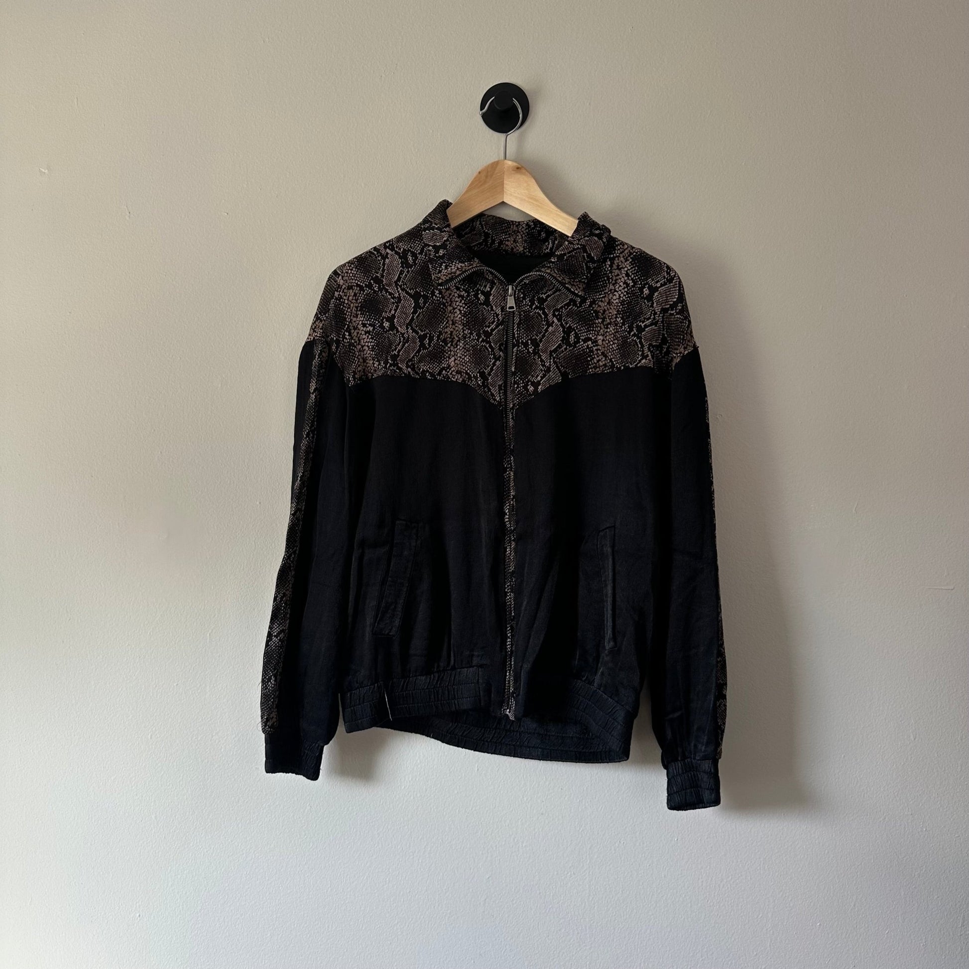 Zip Up - ONNA by gsochic