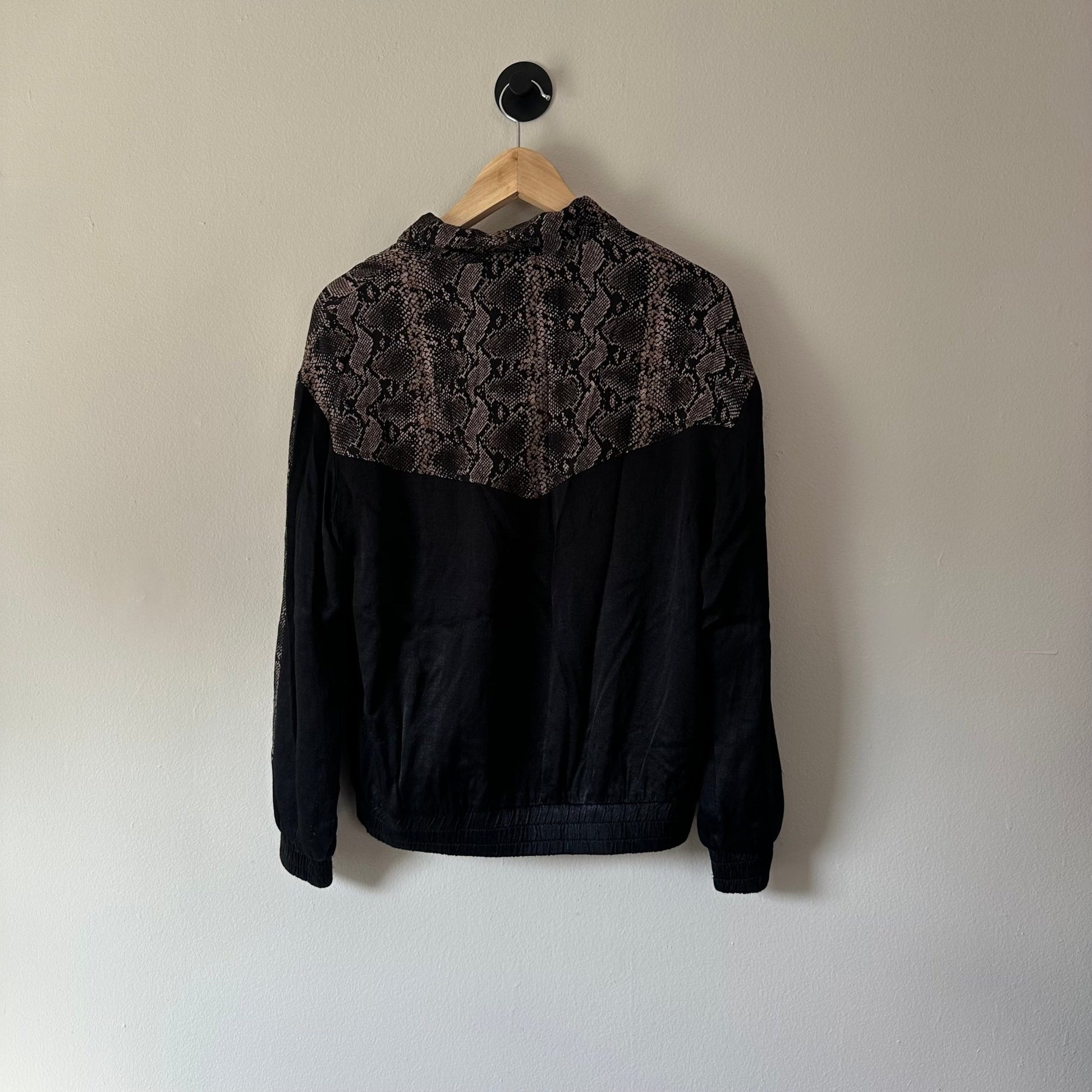 Zip Up - ONNA by gsochic